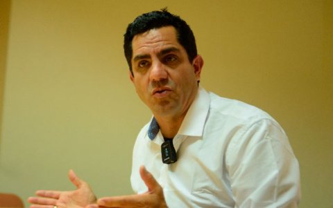 Xavier Hervas tuvo ayuda, pero terminó gestionando su propia campaña junto a su hermana.