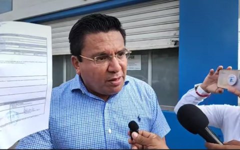 El director de la entidad, Juan Pazmiño Pesantes, en la presentación de la denuncia.