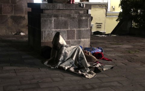 Inseguridad. Vecinos se quejan del creciente número de habitantes de calle en la plaza.