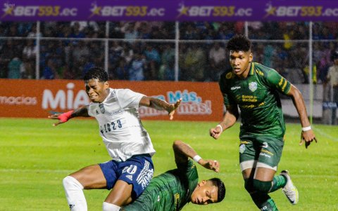 Instantes de la jugada en que Rodríguez se fracturó el peroné.