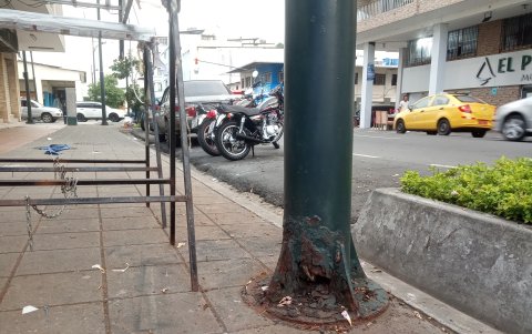 Este daño en el rubro público se replica en varios elementos del inmueble urbano de Guayaquil