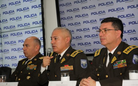 Tras el Gabinete d Seguridad, Salinas confirmó su remoción de la comandancia general de la Policía.