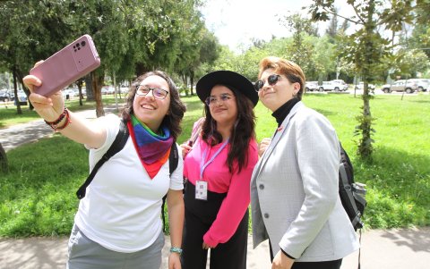 LAS PERSONAS QUE SE IDENTIFICAN COMO GLBTI PIDEN RESPETO A SUS DERECHOS.)