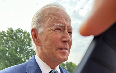 Así lucía Biden hoy, con marcas en su cara.