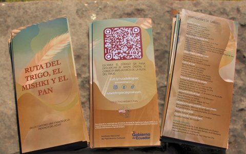El tríptico de la Ruta del trigo, el mishki y el pan se despliega en una infografía, en la cual podemos encontrar cada uno de los hitos (veinte en total) identificados como parte de la ruta.