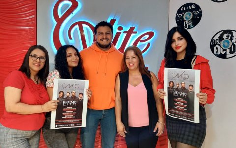 Los fans visitando las radios.