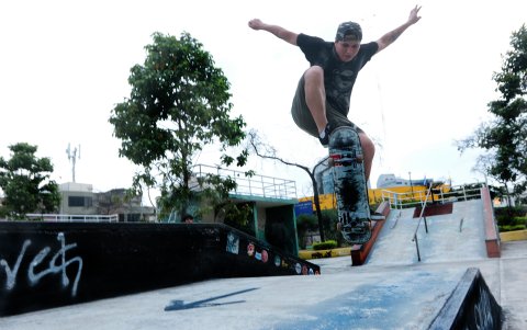 Estado. Son pocos los parques de ‘skate’ que aún se encuentran en buen estado y con vida, como es el caso del Parque Municipal de Skate, en la avenida Juan Tanca Marengo.