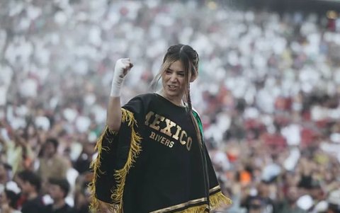 Sammy Rivers llegó con un look representativo de México