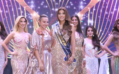 Naomi Guzmán no se fue con las manos vacías. Obtuvo la banda de Miss Puntualidad.