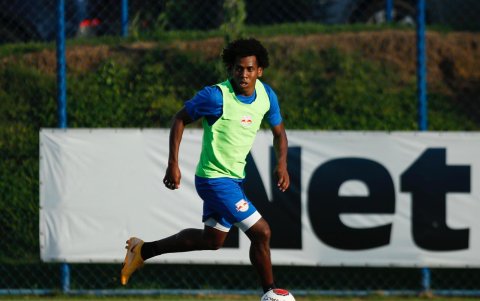 Hurtado presenció la victora por la mínima del Bragantino sobre Corinthians.