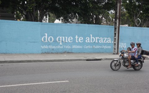 Escena. Una frase 'a medias' en la avenida Barcelona.