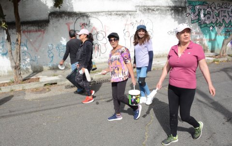 Unidos. Los vecinos se apoyaron en lo que tuvieron para sumarse