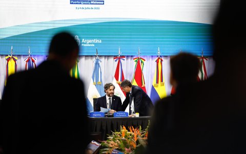 El canciller de Argentina, Santiago Cafiero, participa en una reunión ordinaria del Consejo Mercado Común (CMC) hoy, en el Parque Nacional Iguazú, en Puerto Iguazú (Argentina).