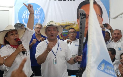 La posesión de Patricio Carrillo se complica por su inhabilidad al ser censura por la Asamblea.