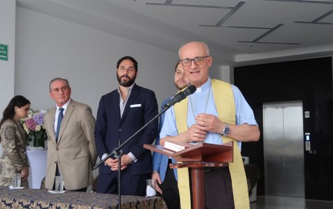 Monseñor Giovanni Battista Piccioli, encargado de impartir la bendición a las instalaciones.