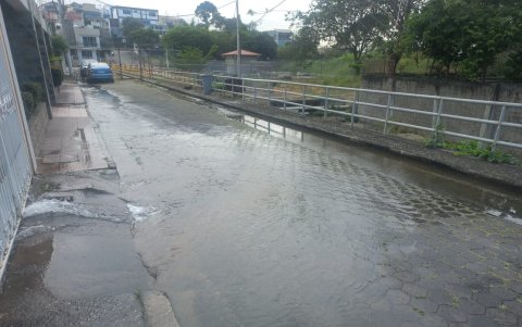 Así permanece la vía afectada en Cumbres Bajas de Los Ceibos en época invernal.