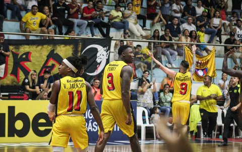 Barcelona visita a Importadora Alvarado en Ambato.