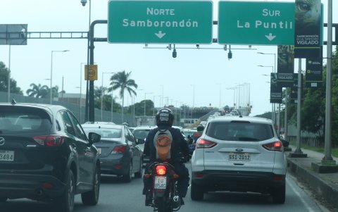 Así permanece el puente que une a La Puntilla con Sauces, en Guayaquil.