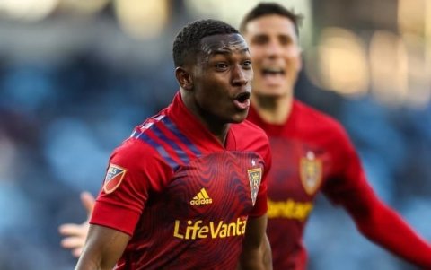 Anderson Julio anotó a partido seguido, en la goleada 4-0 frente al Orlando City.