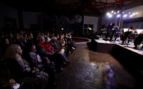 El concierto se realizó dentro de la Capilla del Hombre en Quito (Ecuador).