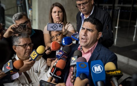 el precandidato Luis Ratti indicó que el TSJ estudia la solicitud de suspender las primarias opositoras del 22 de octubre.