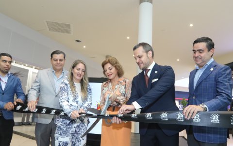 Acto.- La inauguración de la nueva áreas del Mall de Sol.