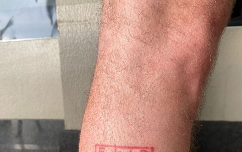 Los aficionados llevan al equipo de sus amores tatuado en la piel.