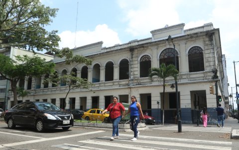 Segundo.  El otro sitio es el colegio Ana Paredes de Alfaro (Sucre y Chimborazo). El Municipio indicó que analizará cuál es la mejor opción para acoger los bienes.