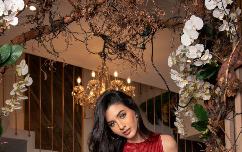 También modela y escribe.