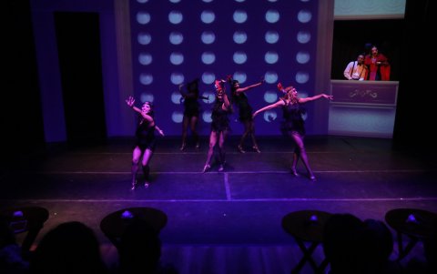 El colectivo Zona Escena con su obra inédita ‘El cabaré’, escrita por Mario Suárez y dirigida por Jorge Parra Landázuri.