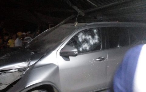 El vehículo en el que se movilizaba la pareja que fue baleada en Sabanilla, Pedro Carbo.