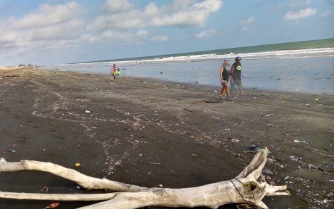 Balneario. Las playas lucen con uno que otro caminante por temor a la inseguridad.