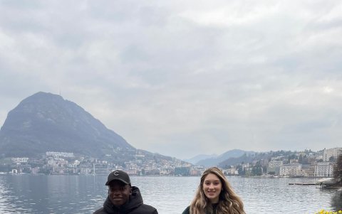 Jhon Jairo Espinoza junto a su esposa Rocío Abril Marcotulli, quien le acompaña en esta aventura en el balompié de Suiza.