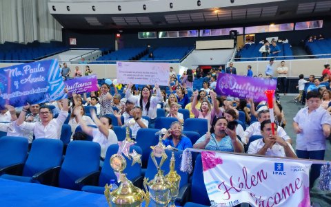 Las barras de cada institución fueron clave para animar a sus representados. En la imagen constan representantes del IPAC.