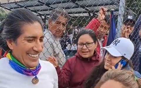 Yaku Pérez y Manuela Picq mostraron lo bien que se llevan, aunque a ella le han criticado que solo aparece en campaña.