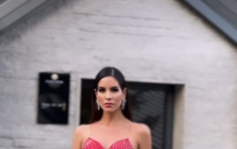 Con el vestido de Marco Tapia.