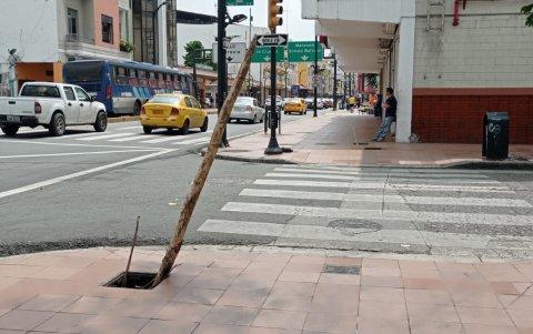 Varias tapas han sido sustraídas en la calle Eloy Alfaro,