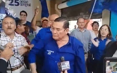 Es oriundo de Guayaquil. Líder y fundador del Movimiento Social y Humanista Lealtad.
