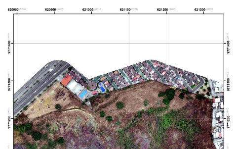 En la imagen, tomada tras el último incendio, se observa la afectación a la vegetación por incendios registrados en el cerro y las presuntas sustracciones de tierra.