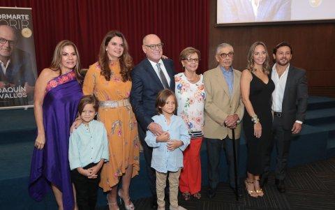 María Antonieta Puyol, Morella Moreno, Joaquín Zevallos Mireya Zevallos de Moreno, Carlos Julio Moreno, Natalie Zevallos, Christian Saa y los niños Bernardo y Joaquín Saa Zevallos.