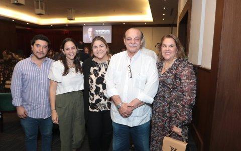 Jaime Gonzenbach, Paulina Illingworth, Sofía Illingworth, Roberto Illingworth y Cecilia Arcentales de Vallarino.