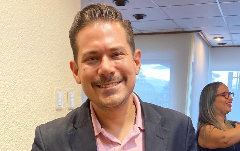 Ricardo comenta que hay una proliferación de programas con contenido de baja calidad.