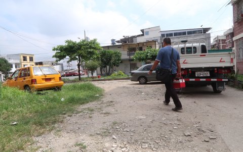 Calles. Tres décadas han esperado la regeneración de las peatonales. Abrigan la esperanza de que la nueva administración municipal ejecute este trabajo.