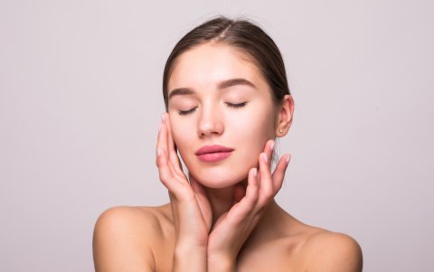 El paso más importante es preparar la piel antes de aplicar los cosméticos.