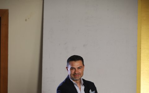 El arquitecto y constructor está convencido de que Quito necesita una regeneración urbana urgente.