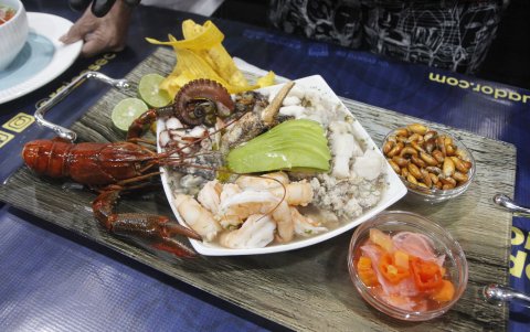 La presentación captó la atención de los comensales.