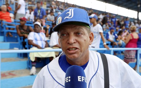 Hildago padece de diabetes e hipertensión, pero no dejará la actividad.