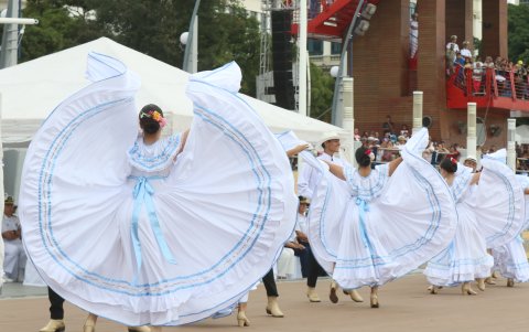 Presencia. Durante el evento se presentó también el grupo folclórico Tangaré de la Unidad  Educativa de la Armada del Ecuador Comandante Rafael Andrade Lalama.