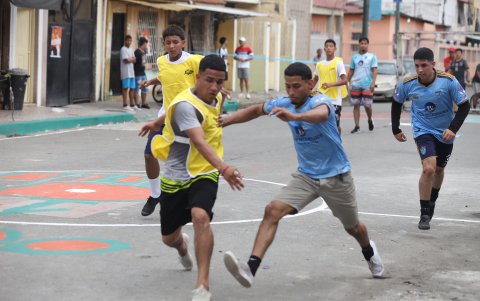 En el barrio Garay predominó el deporte. Los vecinos armaron campeonatos de fútbol.