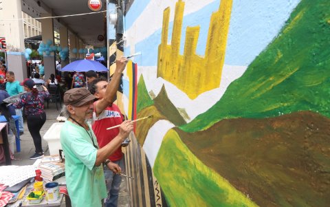 Arte. Los artistas Julio ‘Inti’ Ayala y Milton Villafuerte pintaron un mural en el sector.